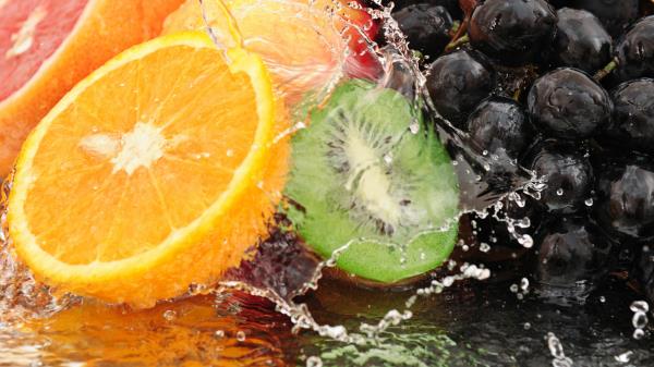 Fruits Grapes Water Spray Cut Wallpaper