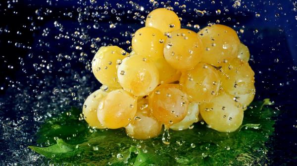 Grape Berry Bunch Leaves Water Drops wallpaper
