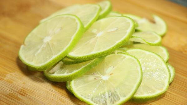 Lime Citrus Sliced wallpaper