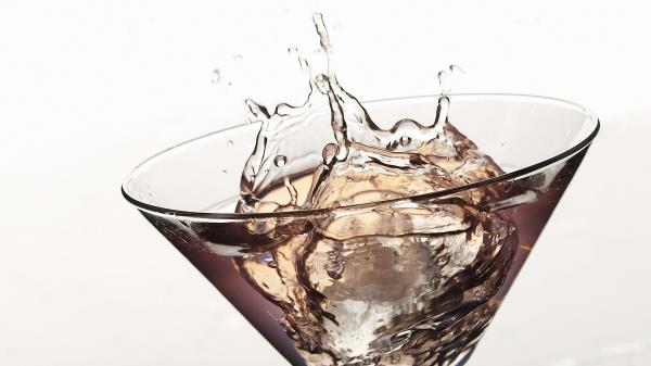 Martini White Background Spray wallpaper
