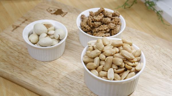 Peanuts Nuts Bowls wallpaper