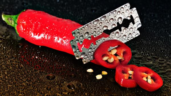 Pepper Chilli Blade Drops Wallpaper