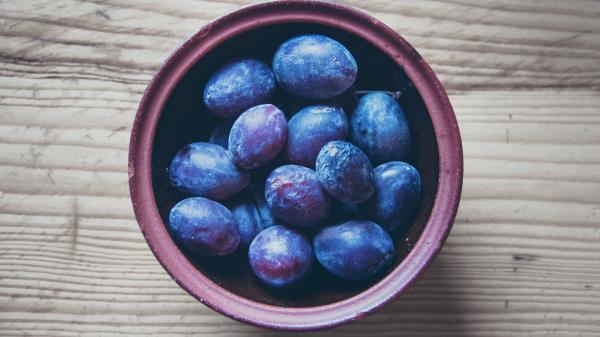 Plum Plate Fruit wallpaper