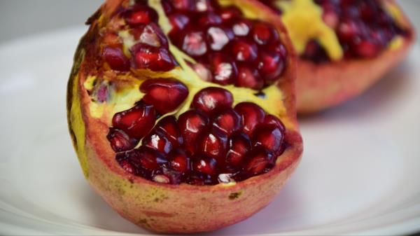 Pomegranate Fruit Berries Ripe Close Up Wallpaper