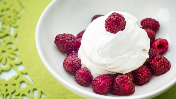 Raspberries Cream Berries Plate wallpaper