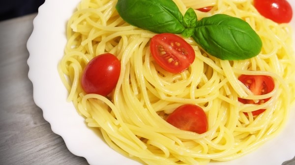 Spaghetti Tomatoes Basil wallpaper