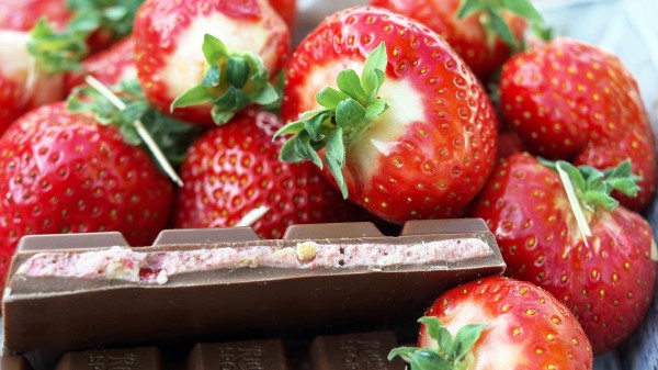Strawberries Berries Chocolate wallpaper