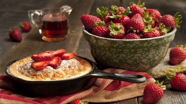 Strawberry Plate Berry Cake Powder wallpaper