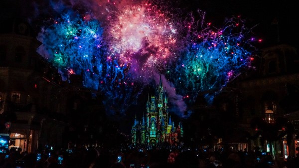 Salute Castle Holiday wallpaper