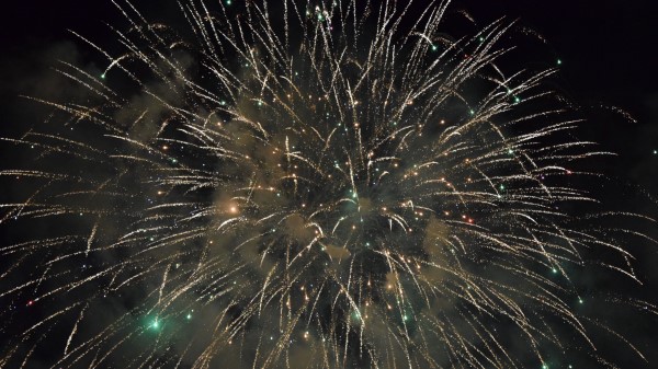 Salute Fireworks Holiday Sparks Wallpaper