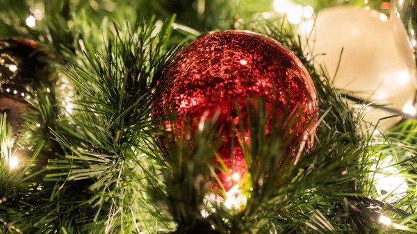 Tree Balls Garland Image wallpaper