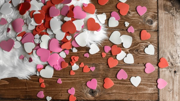 Hearts Multicolored Fur Table wallpaper