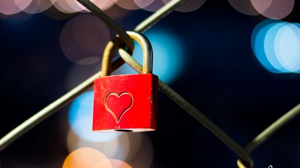 Lock Heart Red wallpaper
