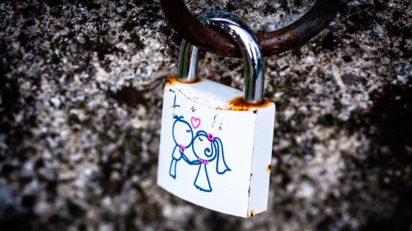 Lock Love Rust wallpaper