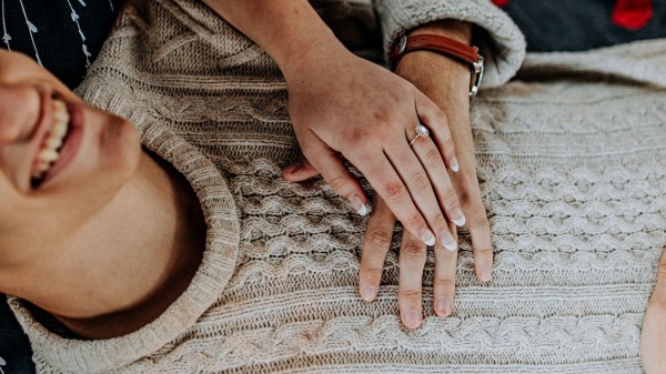 Love Couple Hands wallpaper