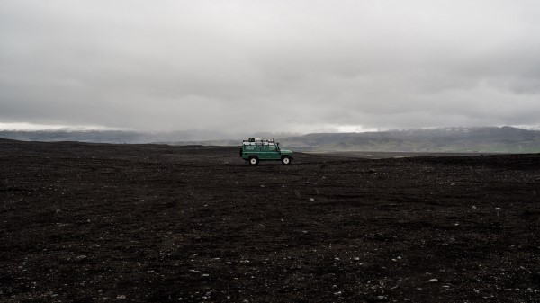 Machine Minimalism Horizon wallpaper