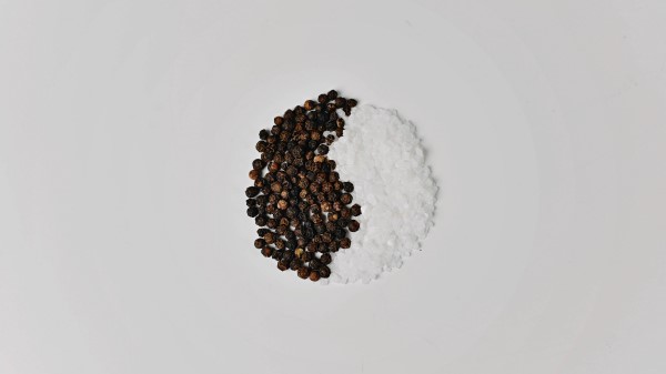 Yin And Yang Salt Pepper Wallpaper