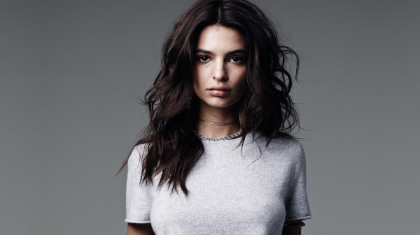 2019 Emily Ratajkowski Wallpaper