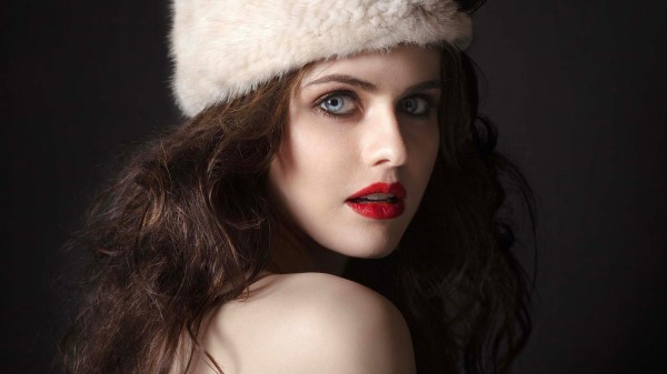 Alexandra Daddario 2 Wallpaper