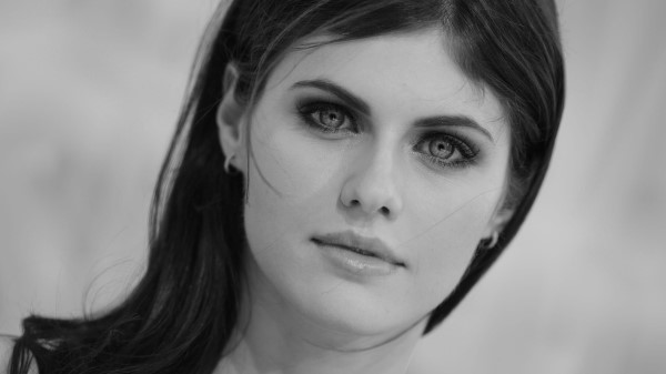 Alexandra Daddario Monochrome 0e Wallpaper