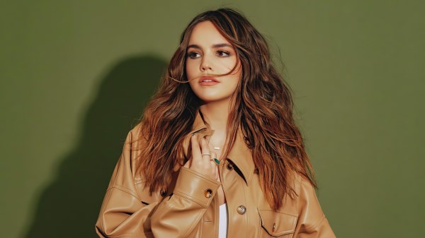 Bailee Madison A Week Away Cibelle Levi Jn Wallpaper