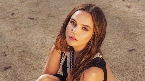 Bailee Madison Rose And Ivy Journal 4k Wallpaper