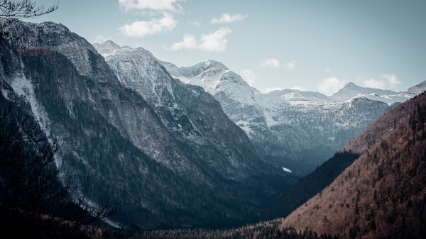 Beautiful Valley Landscape Mountains 4k Y5 Wallpaper