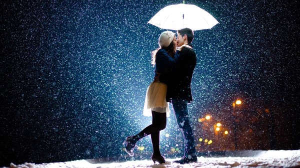 Couple Kiss In S Wallpaper