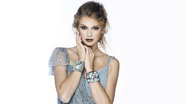 Taylor Swift Beautiful 8k wallpaper