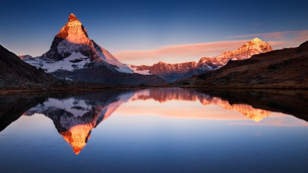 Apple Mountains Lu Wallpaper