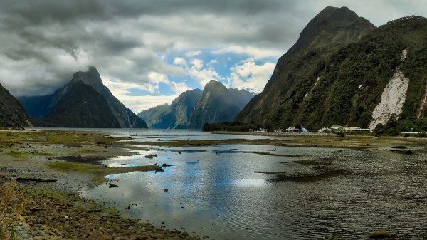 Bay Mountains Landscape Wallpaper