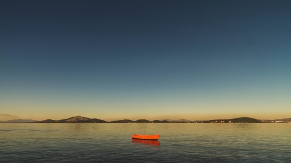Boat Bay Horizon Wallpaper