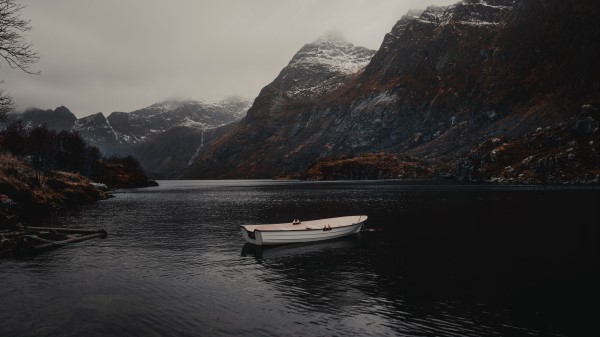 Boat Lake Mountains Wallpaper