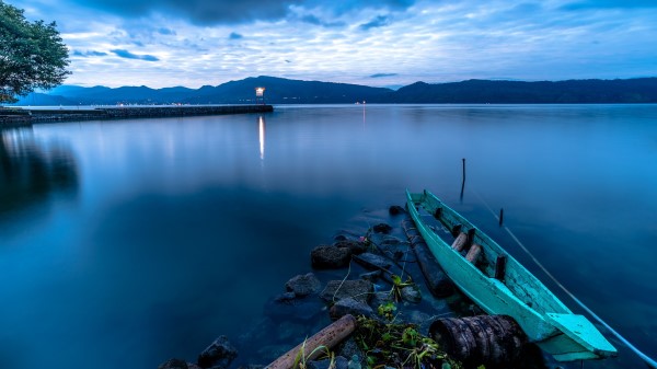 Boat Near Island Image Wallpaper