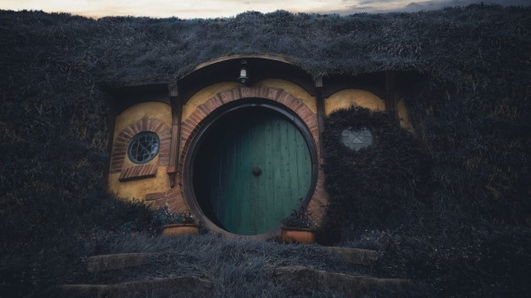 Building Door Hobbiton Movie Set Wallpaper