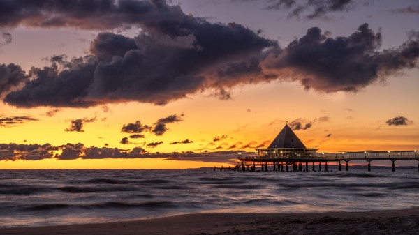 Bungalow Pier Sunset Wallpaper