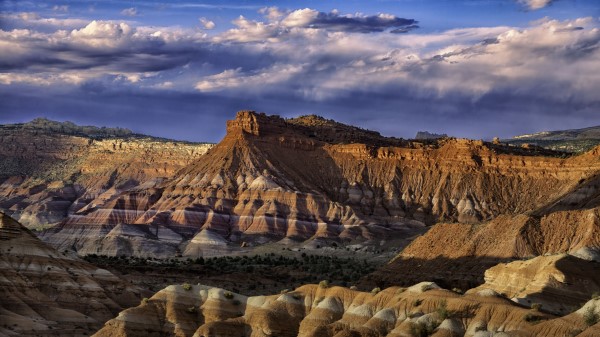 Canyon Peak Sand Wallpaper