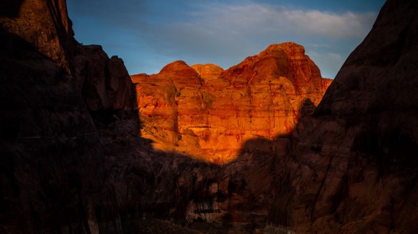 Canyon Rocks Lake Wallpaper