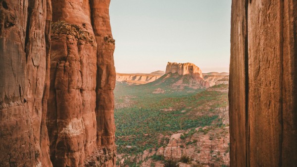 Canyon Valley Rocks wallpaper