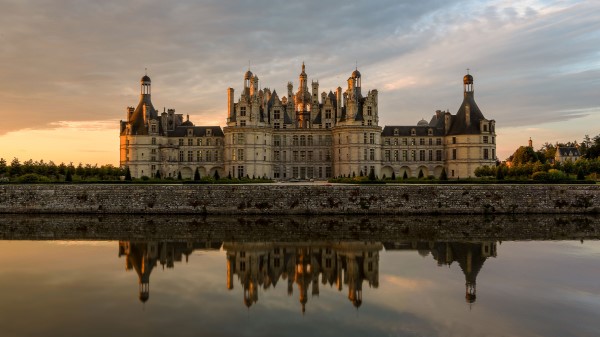 Castle Palace River Wallpaper