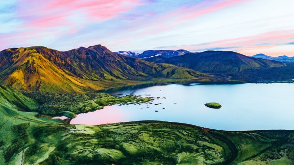 Crater Lake Mountains Wallpaper