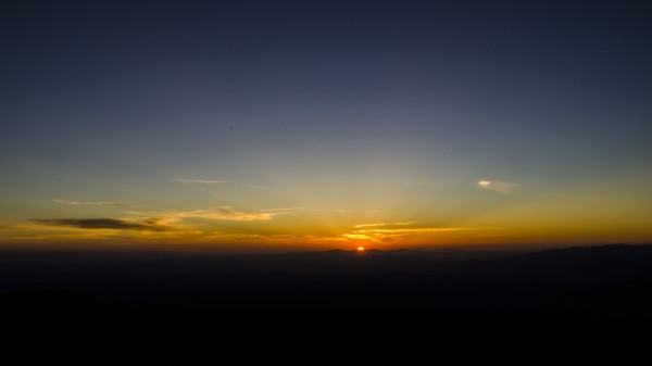 Dawn Horizon Mountains Wallpaper