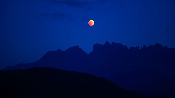 Full Moon Mountains Outlines Wallpaper