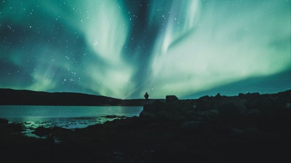 Glow Starry Sky Silhouette Wallpaper