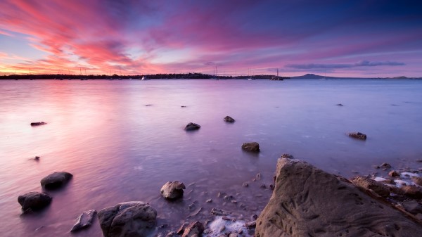 Half Moon Bay Marnia Wallpaper