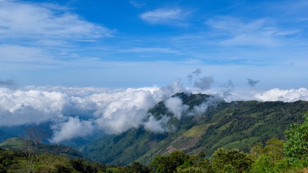 Hill Slope Clouds Wallpaper