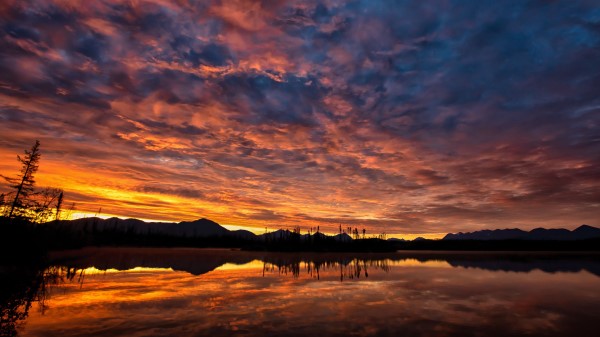 Hills Lake Water Wallpaper