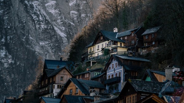Homes Rocks Snowy Wallpaper