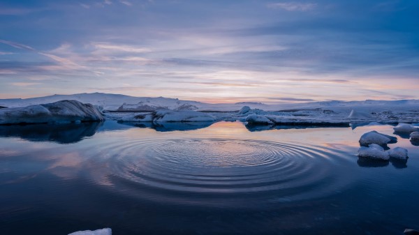 Horizon Water Circles Wallpaper