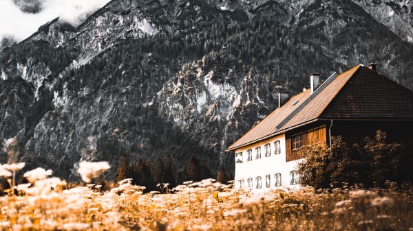 House Mountain Peak Wallpaper